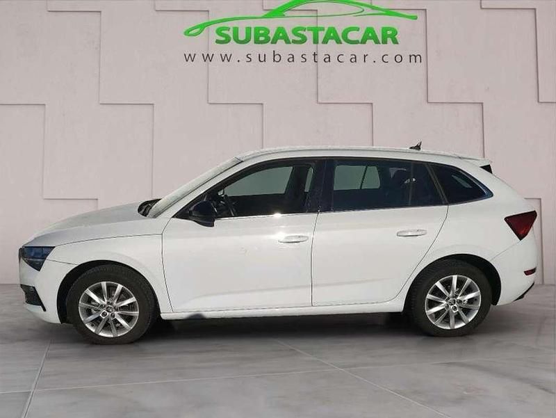 Blanco Usado 2020 Skoda Scala Ambition Utilitario | 9545 € (Super precio) - Imagen 1/4