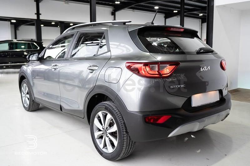 Usado Kia Stonic 84 CV (61 kW) 2023 Gris / plata SUV