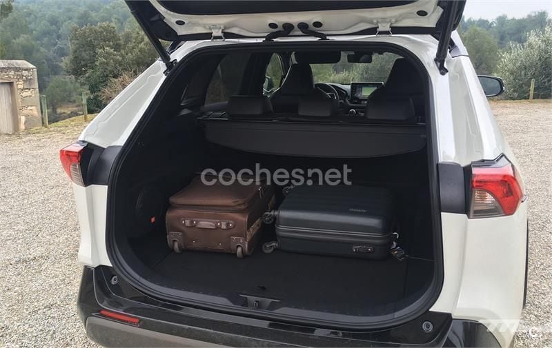 Blanco Usado 2023 Toyota RAV4 Hybrid Advance SUV | 31.900 € (Precio justo) - Imagen 1/3