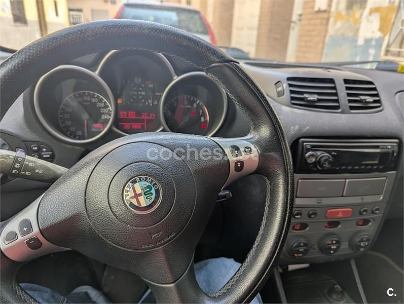 Usado Alfa Romeo 147 Impression 105 CV (77 kW) 2003 Negro Utilitario