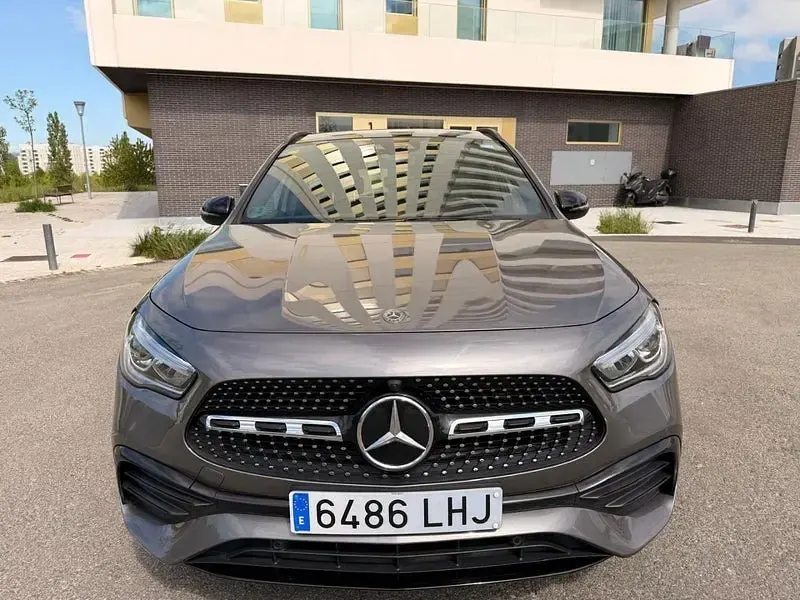 Usado Mercedes GLA200 150 CV (110 kW) 2020 Gris / plata SUV