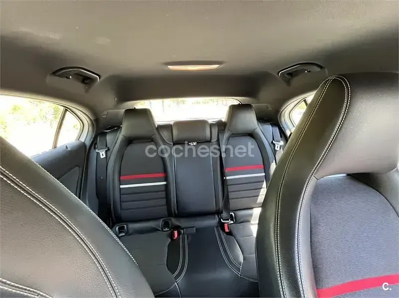 Usado Mercedes A180 Urban 109 CV (80 kW) 2013 Blanco Utilitario