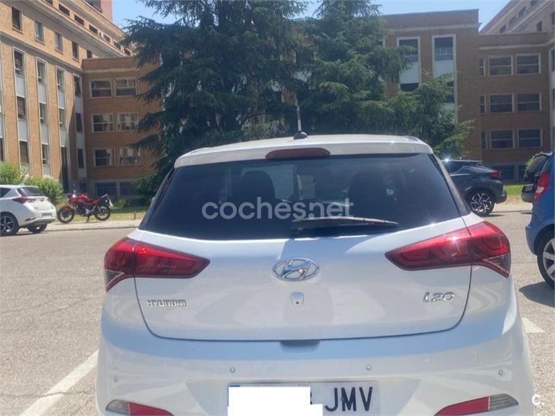 Blanco Usado 2016 Hyundai i20 Berlina | 9500 € (Precio justo) - Imagen 1/4
