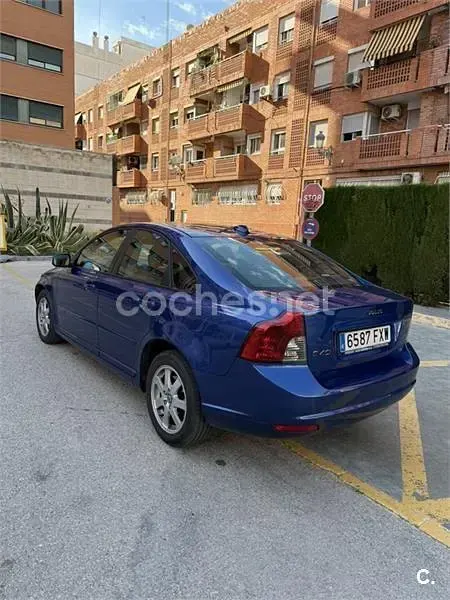 Usado Volvo S40 Kinetic 136 CV (100 kW) 2007 Azul Berlina