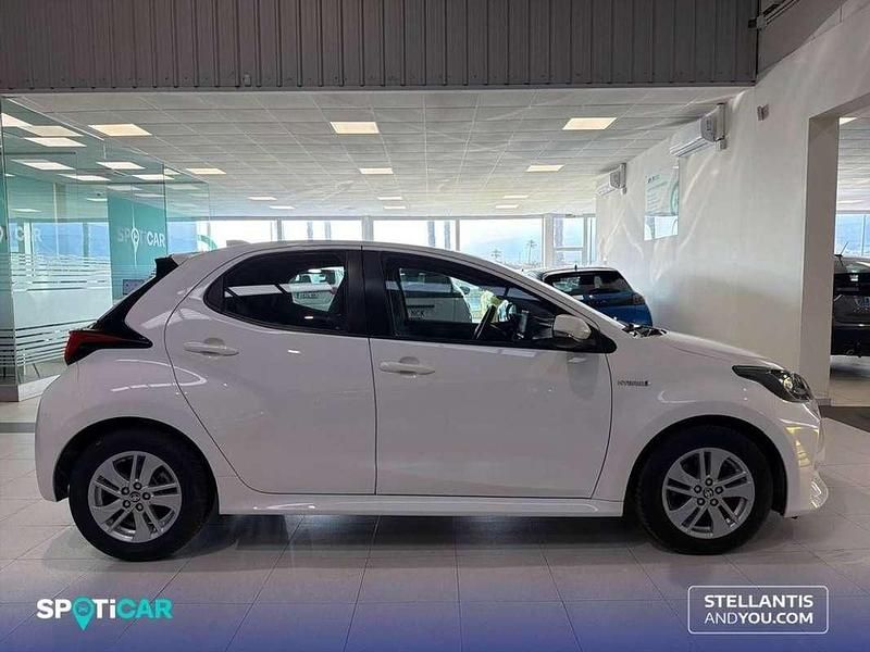 Usado Toyota Yaris Hybrid Active 116 CV (85 kW) 2021 Blanco Utilitario