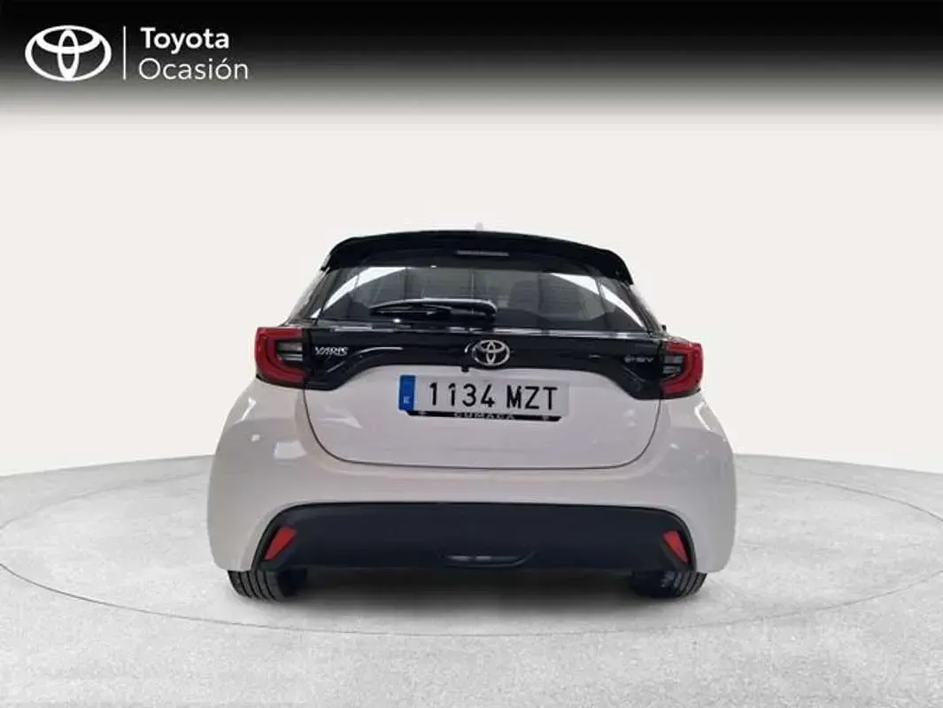 Usado Toyota Yaris Active 116 CV (85 kW) 2025 Blanco Utilitario