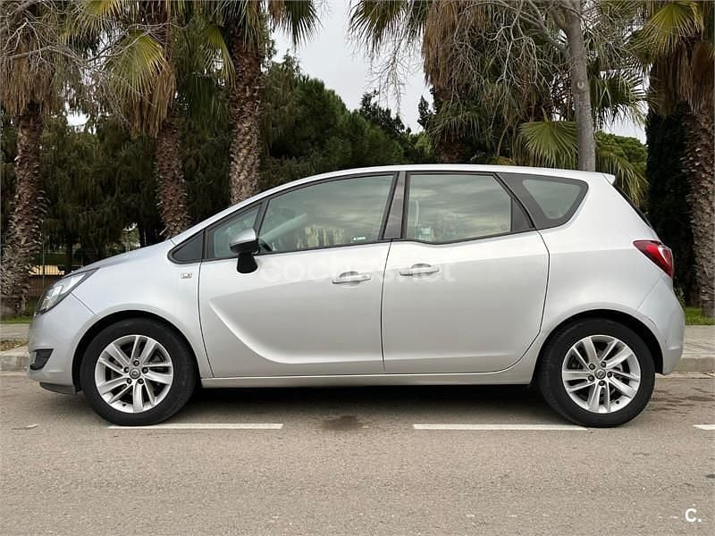 Usado Opel Meriva Selective 120 CV (88 kW) 2016 Gris / plata Monovolumen