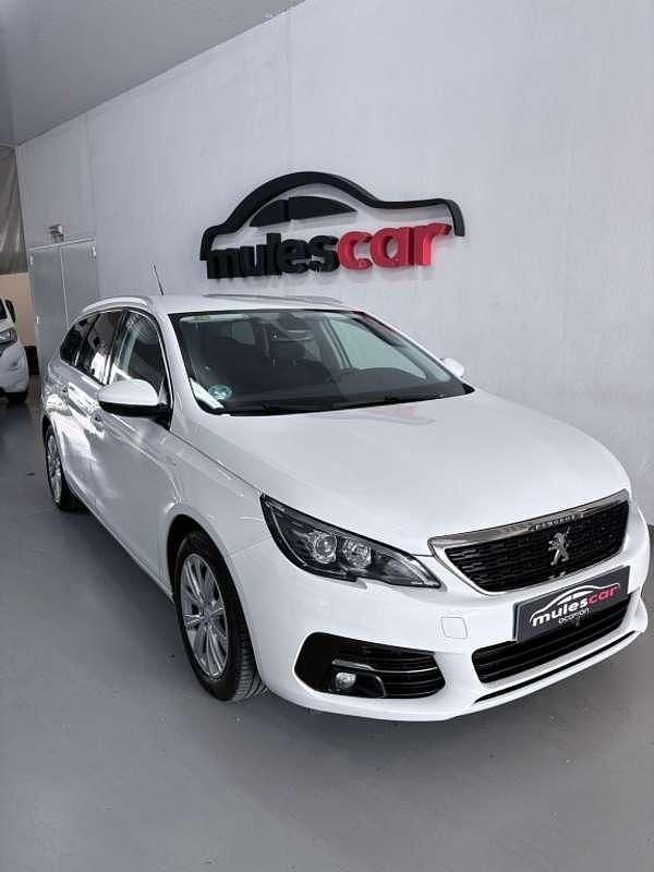 Usado Peugeot 308 SW Style 131 CV (96 kW) 2020 Blanco Familiar