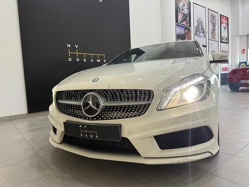 Usado Mercedes A180 AMG line 122 CV (89 kW) 2015 Blanco Berlina