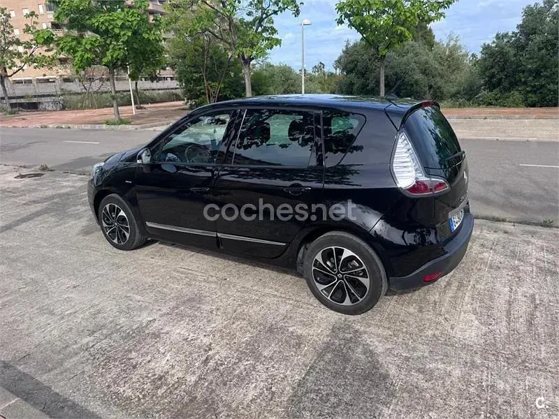 Usado Renault Scénic Bose Edition 110 CV (80 kW) 2015 Negro Monovolumen