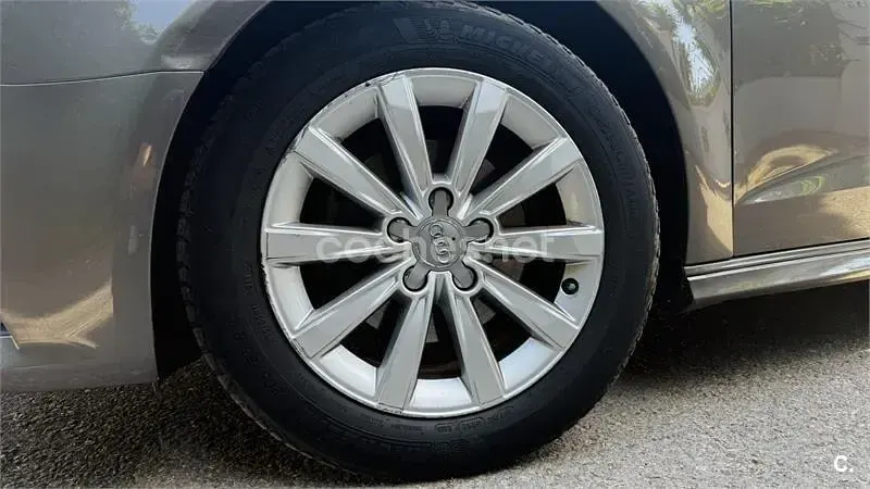 Usado Audi A3 110 CV (80 kW) 2013 Gris / plata Berlina