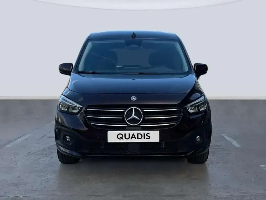 Usado Mercedes 180 116 CV (85 kW) 2024 Rojo Berlina