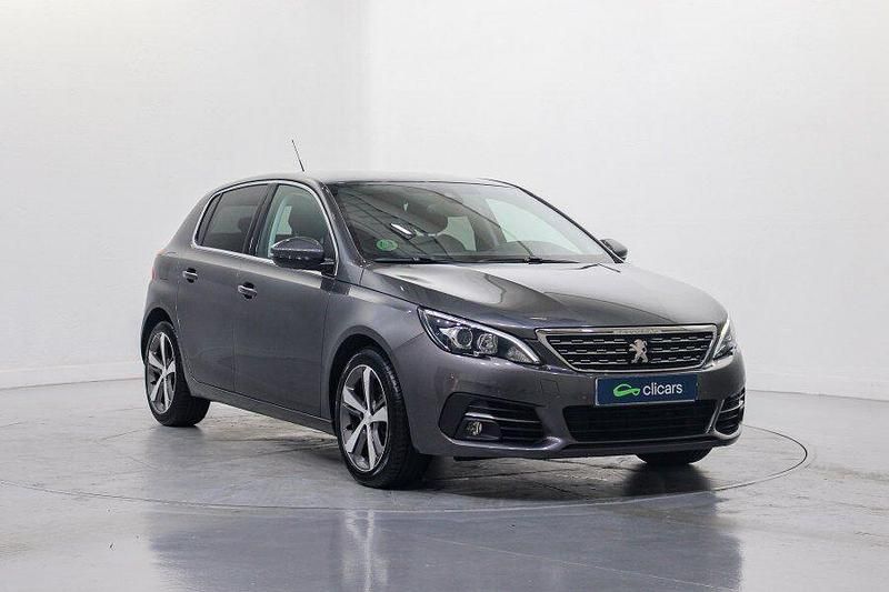 Usado Peugeot 308 Allure 130 CV (95 kW) 2018 Gris / plata Berlina