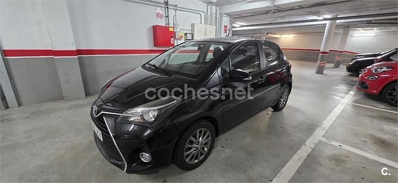 Usado Toyota Yaris Active 99 CV (72 kW) 2015 Negro Utilitario