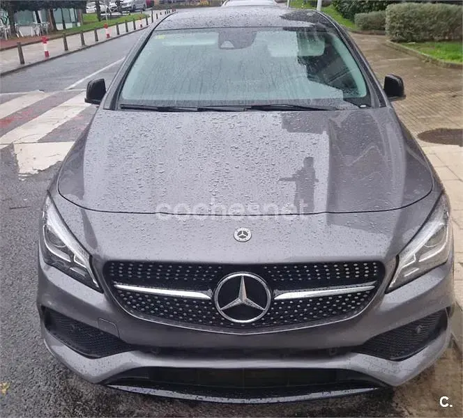 Usado Mercedes CLA220 Shooting Brake 177 CV (130 kW) 2019 Gris / plata Familiar