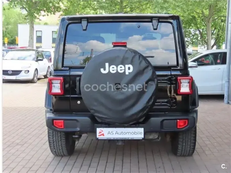 Usado Jeep Wrangler Sahara 200 CV (147 kW) 2020 Negro SUV