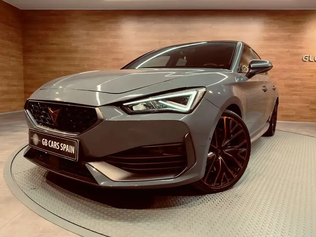 Usado Cupra Leon VZ 245 CV (180 kW) 2022 Gris Utilitario