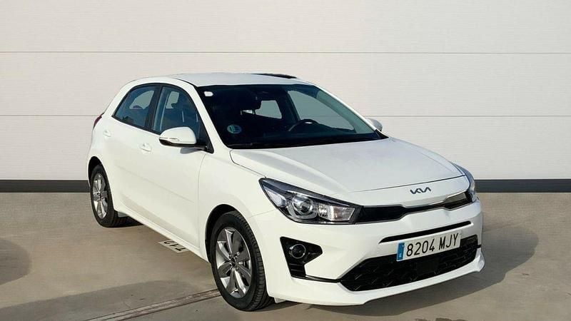 Blanco Usado 2023 Kia Rio | 18.200 € (Precio justo) - Imagen 1/4