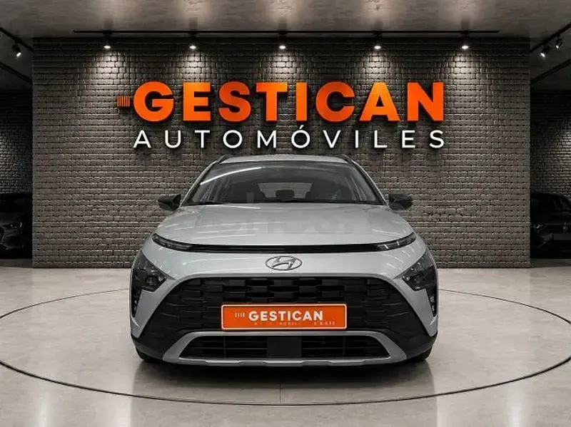 Usado Hyundai Bayon 100 CV (73 kW) 2023 Blanco SUV