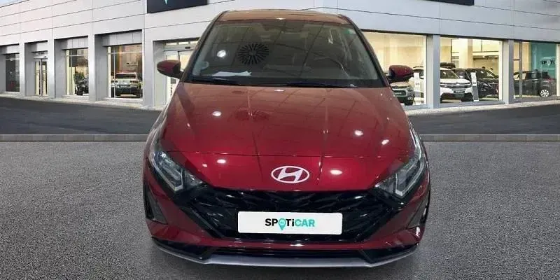 Usado Hyundai i20 101 CV (74 kW) 2024 Rojo Utilitario