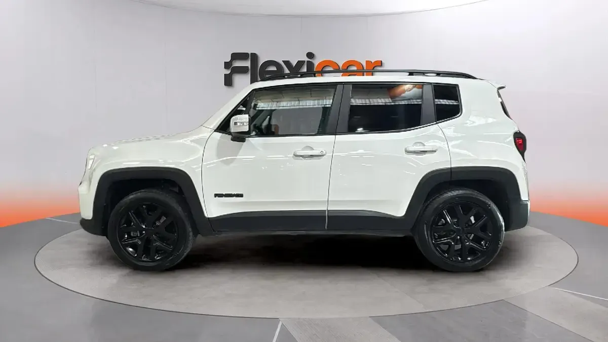 Usado Jeep Renegade Night Eagle 140 CV (102 kW) 2019 Blanco SUV