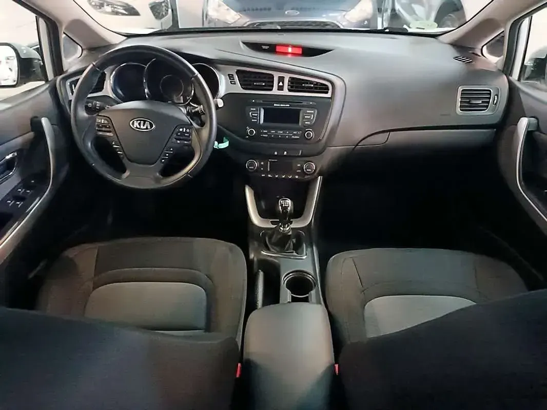 Usado Kia Ceed 99 CV (72 kW) 2015 Blanco Utilitario