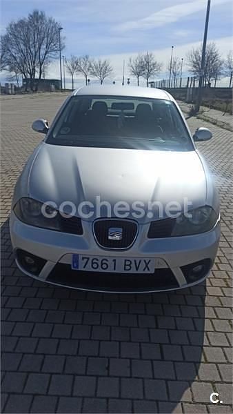 Usado Seat Ibiza 100 CV (73 kW) 2002 Gris / plata Utilitario