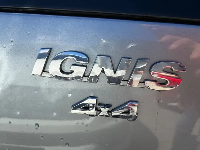 Usado Suzuki Ignis 99 CV (72 kW) 2005 Gris / plata Utilitario
