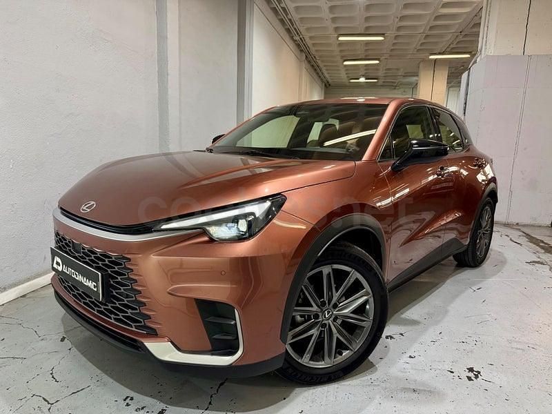 Usado Lexus LBX 136 CV (100 kW) 2025 Gris / plata SUV