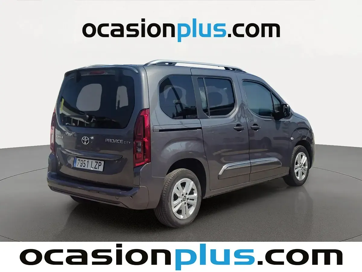 Usado Toyota Proace Verso Active 131 CV (96 kW) 2022 Gris plata Familiar