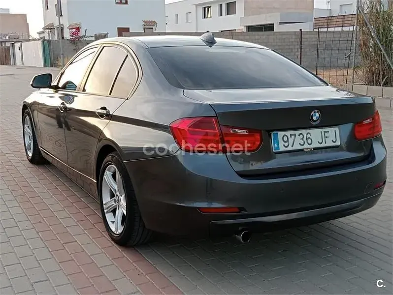 Usado BMW 318 143 CV (105 kW) 2015 Gris / plata Berlina