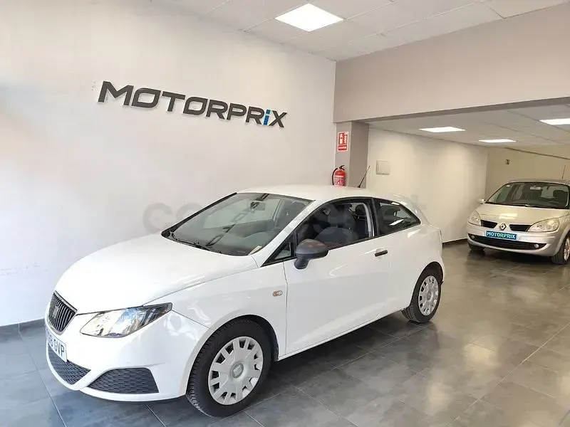 Usado Seat Ibiza SC Reference 70 CV (51 kW) 2010 Blanco Utilitario