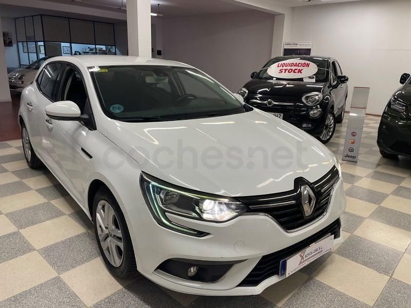 Usado Renault Mégane IV Intens 100 CV (73 kW) 2017 Blanco Berlina