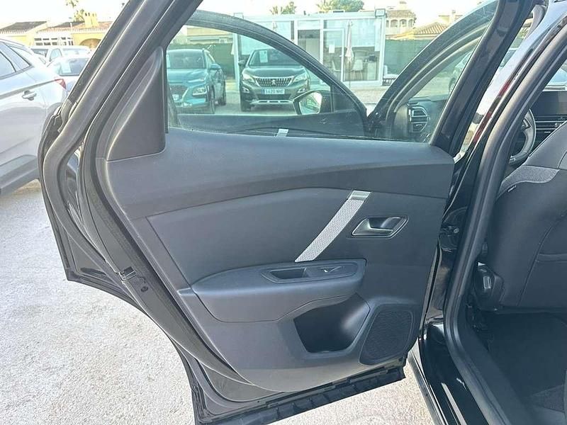 Usado Citroën C4 Feel 131 CV (96 kW) 2022 Negro Utilitario