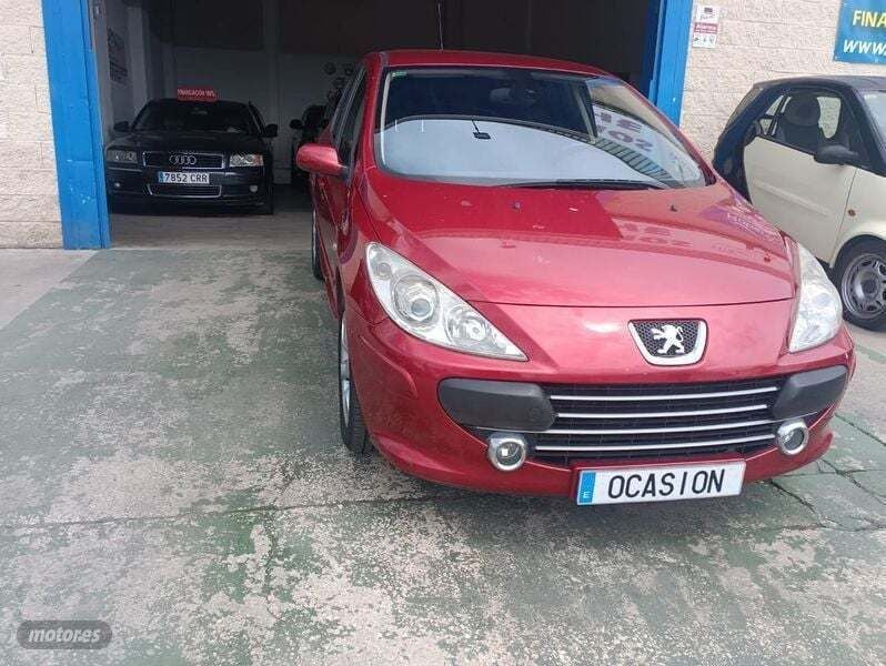 Rojo Usado 2007 Peugeot 307 Berlina | 3497 € (Precio justo) - Imagen 1/4