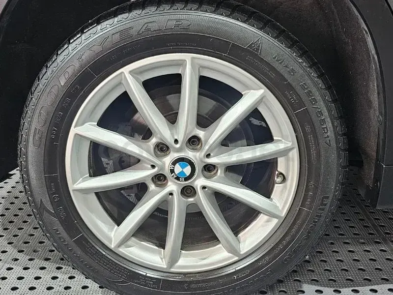 Usado BMW X1 116 CV (85 kW) 2018 Gris / plata SUV