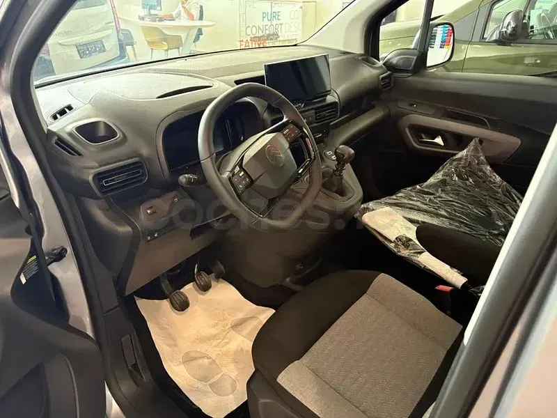 Nuevo Citroën Berlingo 100 CV (73 kW) 2026 Gris / plata Monovolumen