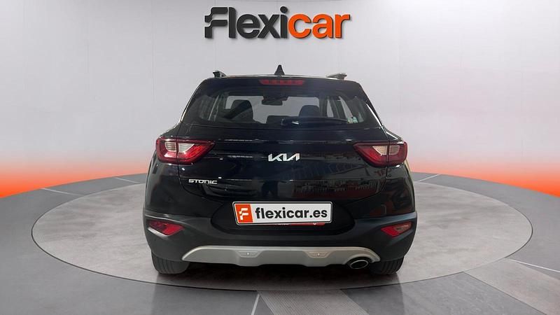 Usado Kia Stonic 84 CV (61 kW) 2023 Negro SUV