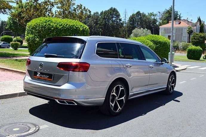 Usado VW Passat R-line 190 CV (139 kW) 2020 Gris / plata Familiar