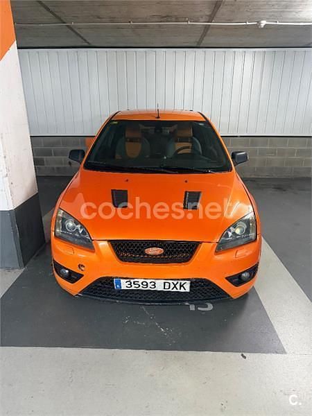 Usado Ford Focus ST 225 CV (165 kW) 2006 Naranja Berlina