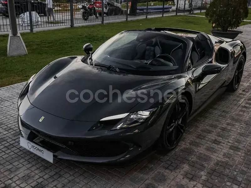 Usado Ferrari 296 831 CV (611 kW) 2024 Gris / plata Coupe