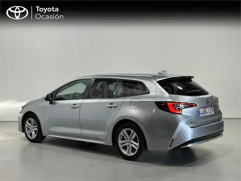 Usado Toyota Corolla Active 122 CV (89 kW) 2022 Gris / plata Familiar