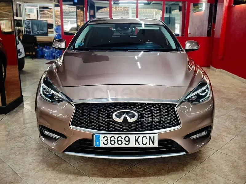 Usado Infiniti Q30 Premium 170 CV (125 kW) 2017 Beige Berlina