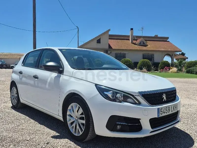 Usado Peugeot 308 Access 100 CV (73 kW) 2020 Blanco Berlina
