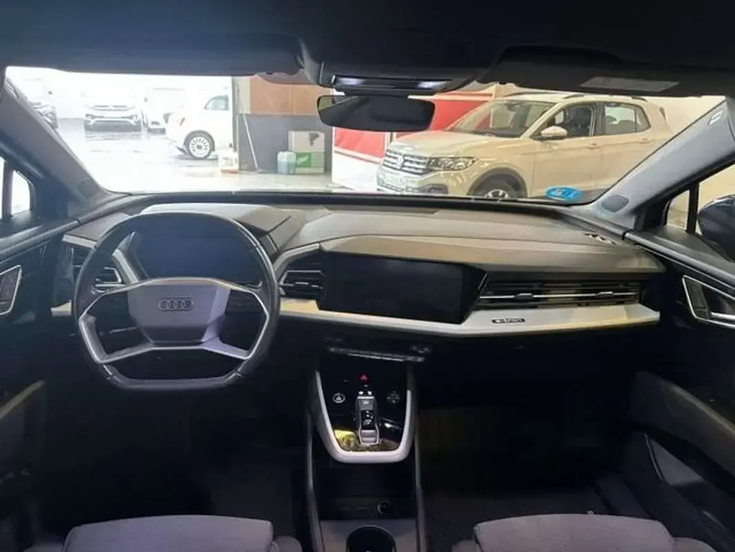 Usado Audi Q4 e-tron Sport 150 kW (204 HP) 2021 Azul SUV
