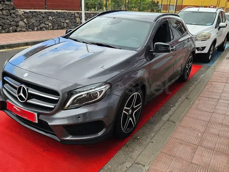Usado Mercedes GLA220 AMG line 170 CV (125 kW) 2015 Gris / plata SUV