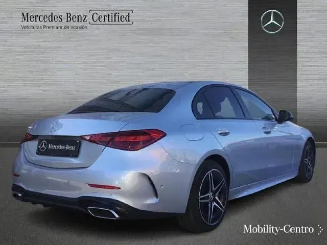 Usado Mercedes C300e 313 CV (230 kW) 2024 Plata hightech