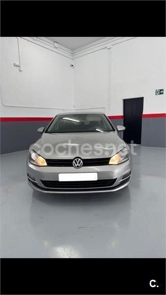 Gris / plata Usado 2014 VW Golf VII Advance Berlina | 7900 € (Buen precio) - Imagen 1/4