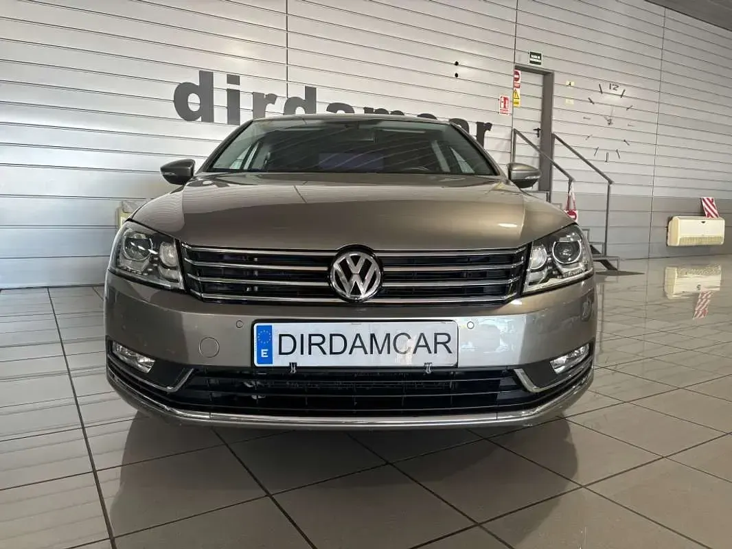 Usado VW Passat Edition 140 CV (102 kW) 2012 Gris Berlina