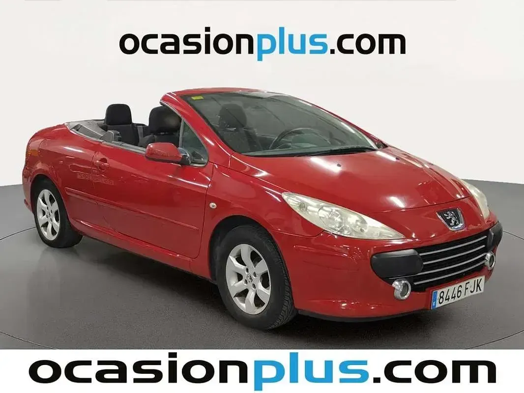 Usado Peugeot 307 CC 110 CV (80 kW) 2006 Rojo Descapotable